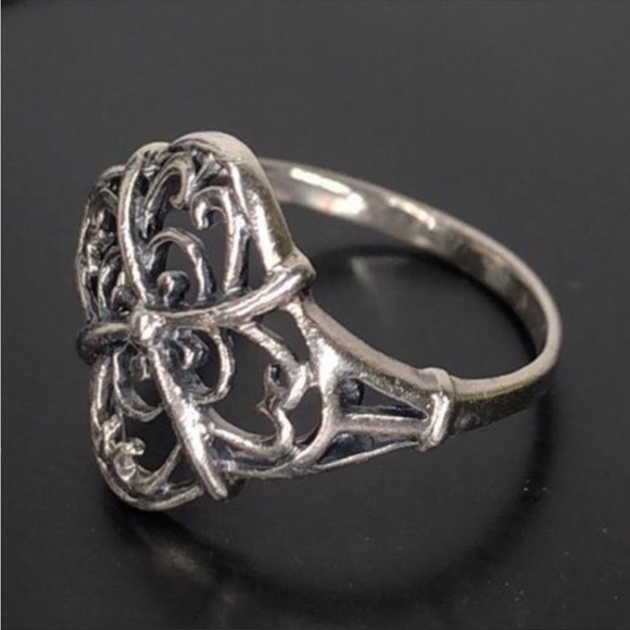 Jewelry - Tarnished floral abstract silver ring size 6.25